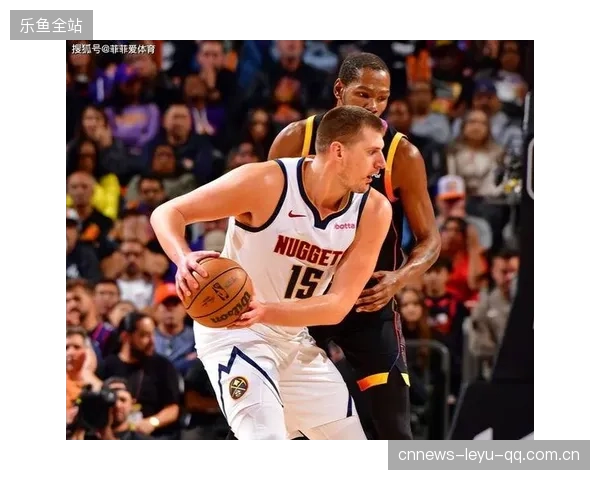 NBA太阳努尔基奇禁区卡位赢下关键篮板，助力球队迈向胜利